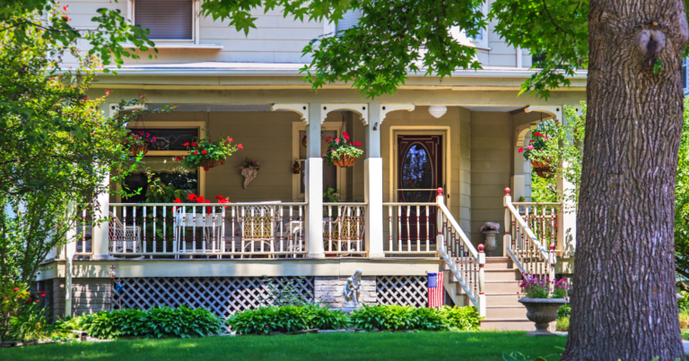 7 Ideas for Farmhouse Front Porches