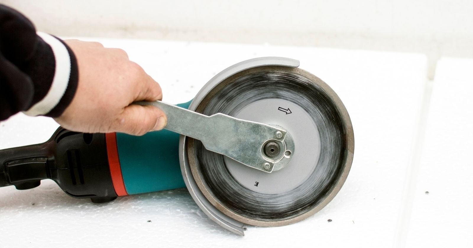 How To Change The Head On An Angle Grinder